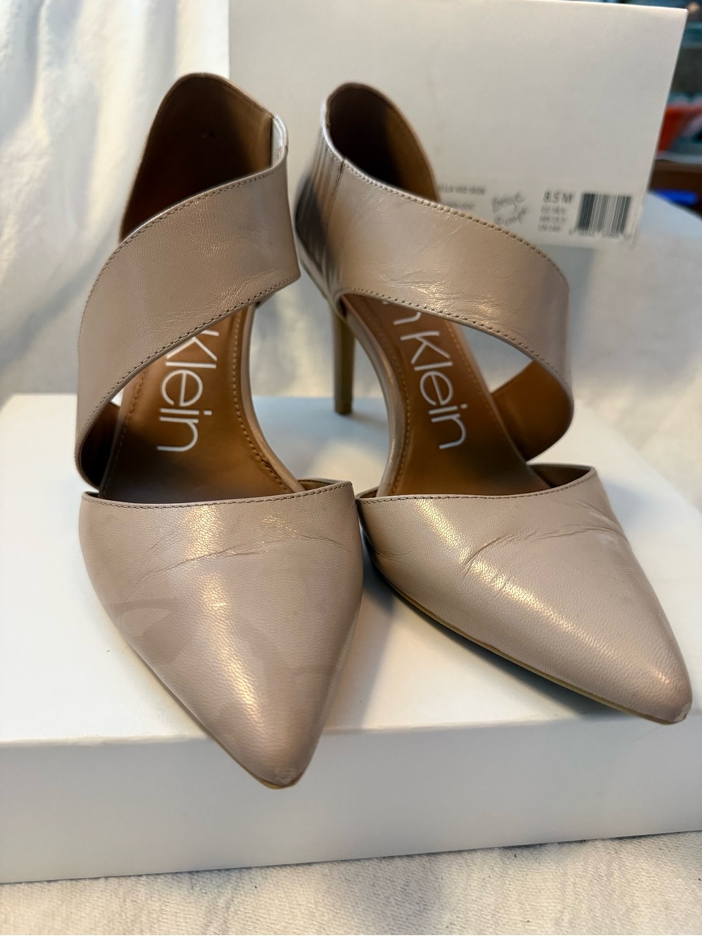 Calvin Klein Taupe Crisscross Pointed-Toe Pumps- size 8.5us